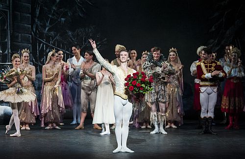 c Patrick Baldwin - Daria Klimentová (left) and cast applaud Vadim Muntagirov's promotion to Lead Principal.