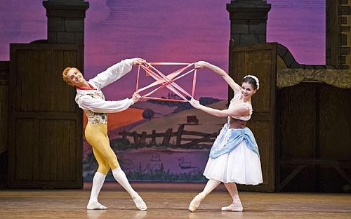 Natalia Ospiovas debut in the Royal Ballets La Fille mal gardee Natalia Ospiova PLS CREDIT: TRISTRAM KENTON ... A scene from La Fille Mal Gardee by The Royal Ballet @ Royal Opera House. (Opening 16-04-15) Â©Tristram Kenton 04/15 (3 Raveley Street, LONDON NW5 2HX TEL 0207 267 5550 Mob 07973 617 355)email: tristram@tristramkenton.com