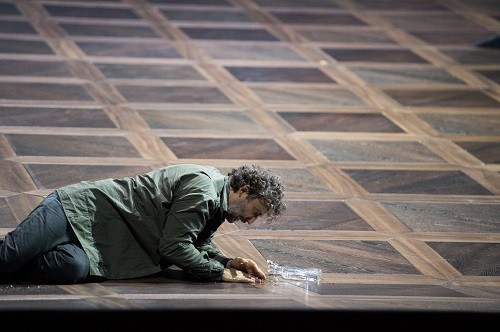 Salzburger Festspiele 2015/Ludwig van Beethoven/Fidelio/Premiere am 04.08.2015/Musikalische Leitung:Franz Welser-Möst/Inszenierung:Claus Guth/Bühne und Kostüme:Christian Schmidt//Jonas Kaufmann:Florestan Copyright:Monika Rittershaus