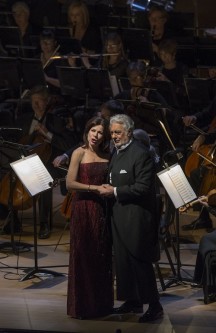 Plácido Domingo (baritone, tenor) and Ana María Martínez (soprano). Photo: Michael Brosilow.