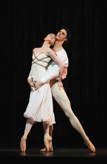 Romeo and Juliet - Jenna Roberts as Juliet and Iain Mackay as Romeo- photo Roy Smiljanic