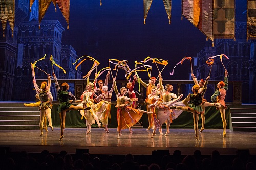 Los Angeles Ballet Ensemble. Credit: Reed Hutchinson.