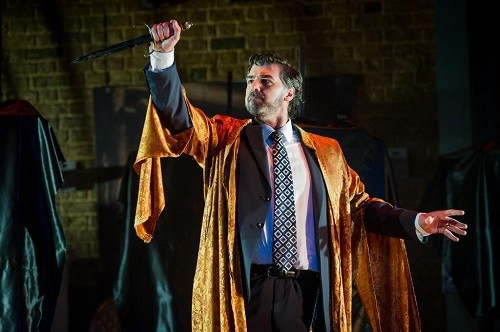 Robert Davies as Leone, Buxton Festival. Photo credit: Robert Workman.