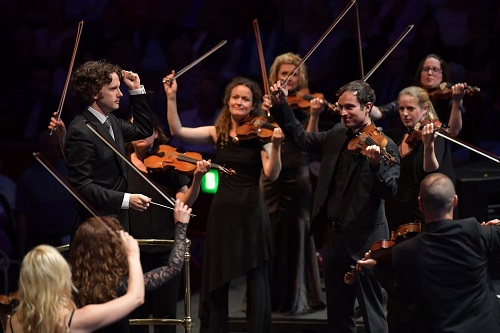 Nicholas Collon and the Aurora Orchestra. Photo credit: Chris Christodoulou.