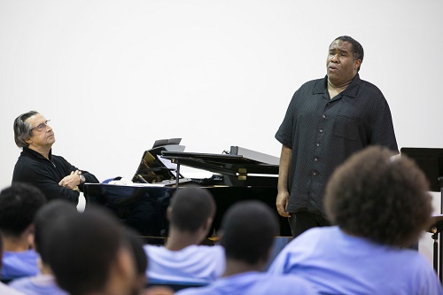 Riccardo Muti and Eric Owens at the Illinois Youth Center in Chicago. (Photo: Todd Rosenberg) 