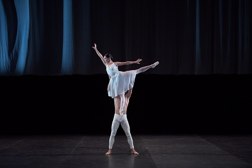 english_national_ballet_tamara_rojo_and_isaac_hernandez_in_adagio_hammerklavier_c_laurent_liotardo_2