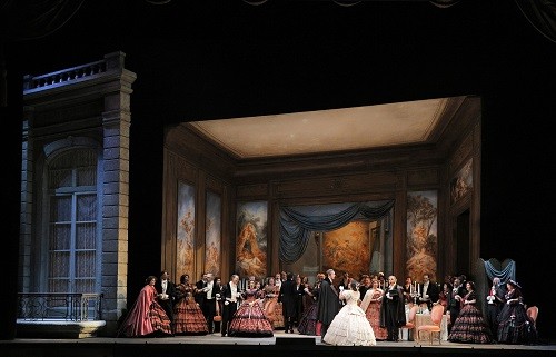 A scene from Act I of Verdi's 'La Traviata' (Photo: Cory Weaver/San Francisco Opera)