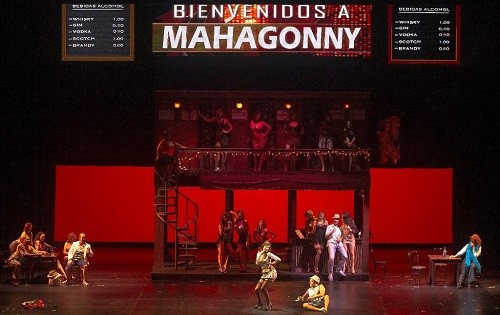 Latin America’s co-production of Aufstieg und Fall der Stadt Mahagonny at the Teatro Colón. (Photo Arnaldo Colombaroli)
