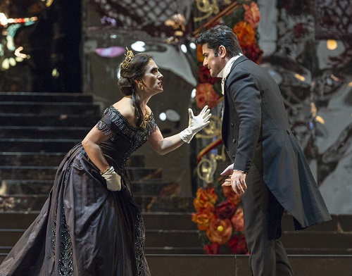 Ermonela Jaho (Violetta) and Saimur Pirgu (Alfredo) in the Zeffirelli's La Traviata at the Teatro Colón. (Photo Máximo Parpagnoli)