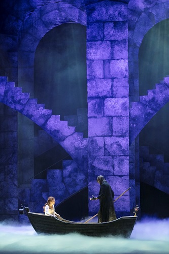 Christine (Frida Engström) and the Phantom (Fred Johanson). Photo: Mats Bäcker